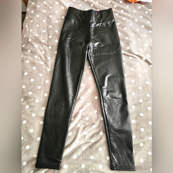 Stretch vegan leather leggings with fur on inside size xs-s - Picture 1 of 3